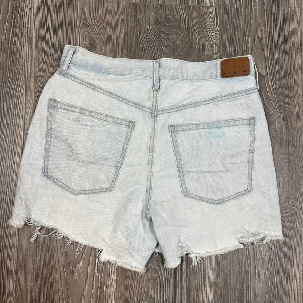 American Eagle Light Wash‎ Distressed 90's Boyfriend Shorts - SIZE US 8 Vacation